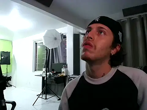 bigrosa21cm online show from 10-28-25, 09:39