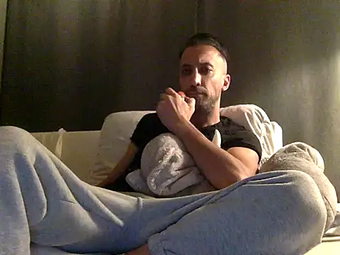 who am i x404 online show from 10-14-25, 09:48