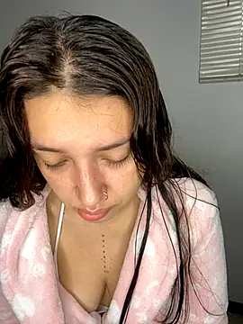 Snapshot of Mia__Gray chatting on 10-21-25, 03:24 Mia Gray online show from 10-21-25, 03:24