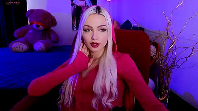 LinaLirian online show from 10-22-25, 12:27