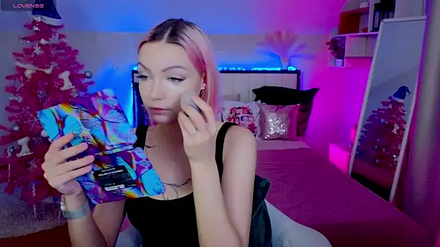 LinaLirian online show from 12-20-25, 01:40