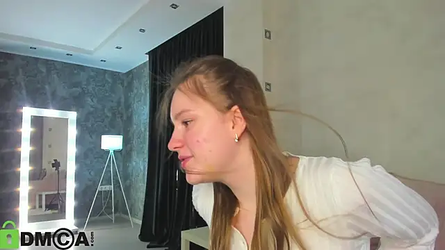 Candy Cansew online show from 10-20-25, 09:21