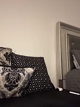 Snapshot of RoyalQueen2u chatting on 10-07-25, 01:36 RoyalQueen2u online show from 10-07-25, 01:36