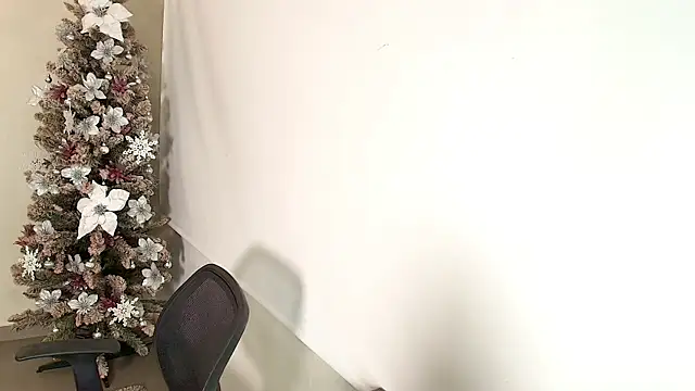  Victoria Collins online show from 12-04-25, 10:57