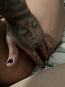 Snapshot of Momia30 chatting on 03-21-25, 10:39 Momia30 online show from 03-21-25, 10:39