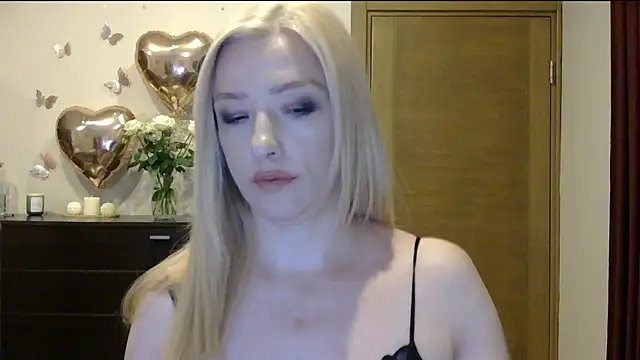 Snapshot of Wild_Silk_Desire chatting on 07-04-26, 04:35 Wild Silk Desire online show from 07-04-26, 04:35