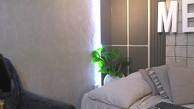 Snapshot of Susan_wall chatting on 04-30-26, 01:06 Susan wall online show from 04-30-26, 01:06