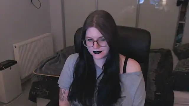 Snapshot of GothSuccubusBabe chatting on 06-10-26, 01:06 GothSuccubusBabe online show from 06-10-26, 01:06