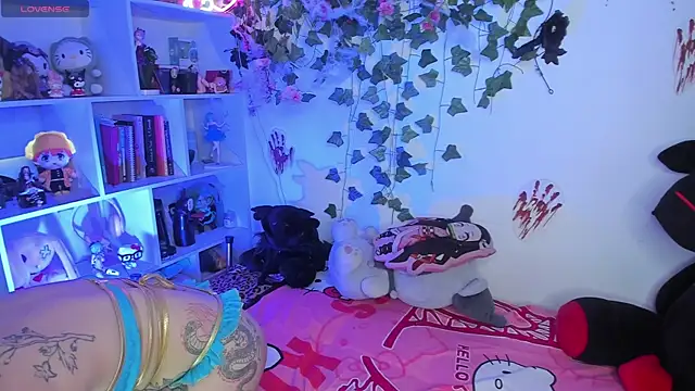 sarahminage  online show from 11-11-25, 05:57