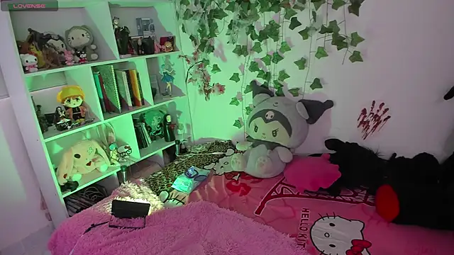 sarahminage  online show from 12-05-25, 04:58