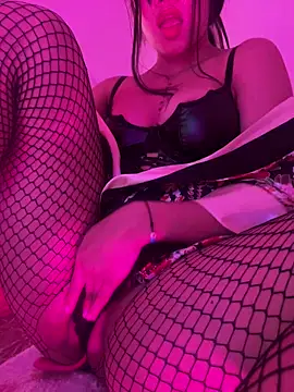 casieee love online show from 10-24-25, 12:56
