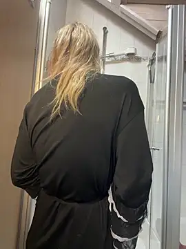 Snapshot of LucyLingerie78 chatting on 12-20-25, 09:00 LucyLingerie78 online show from 12-20-25, 09:00