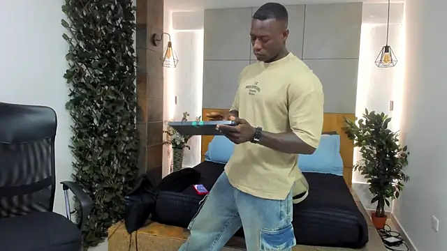 MarcusBlack  online show from 04-08-26, 01:00