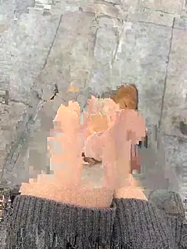 xiaoyuan01 online show from 10-28-25, 04:49