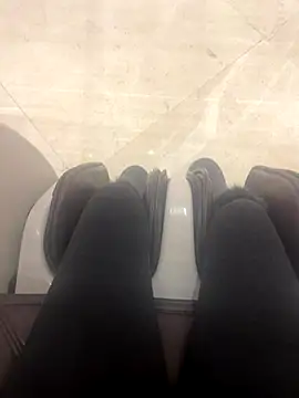 xiaoyuan01 online show from 12-22-25, 01:46