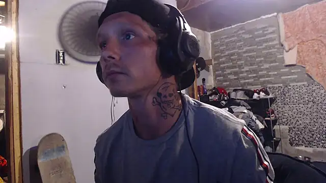 Snapshot of mastertrap chatting on 09-21-25, 03:41 mastertrap online show from 09-21-25, 03:41