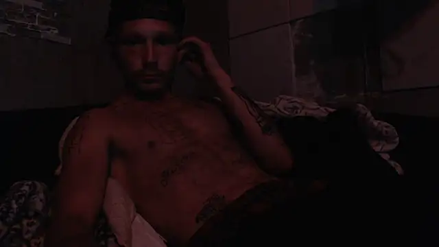 Snapshot of mastertrap chatting on 10-01-25, 09:59 mastertrap online show from 10-01-25, 09:59