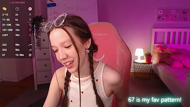 Shriya Sarann online show from 11-08-25, 02:06