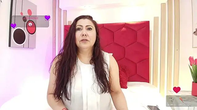 Snapshot of EmmaJhomson chatting on 04-25-26, 12:41 EmmaJhomson online show from 04-25-26, 12:41
