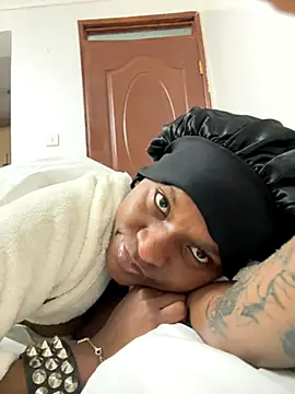 Snapshot of Lil-shawrie chatting on 09-16-25, 10:38 Lil-shawrie online show from 09-16-25, 10:38