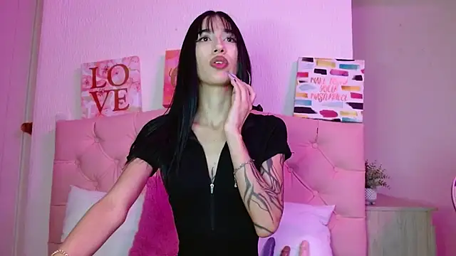 Snapshot of London_Sophia19 chatting on 09-28-25, 03:12 London Sophia19 online show from 09-28-25, 03:12