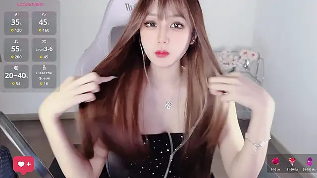 Snapshot of OwQoll chatting on 03-26-26, 06:52 OwQoll online show from 03-26-26, 06:52