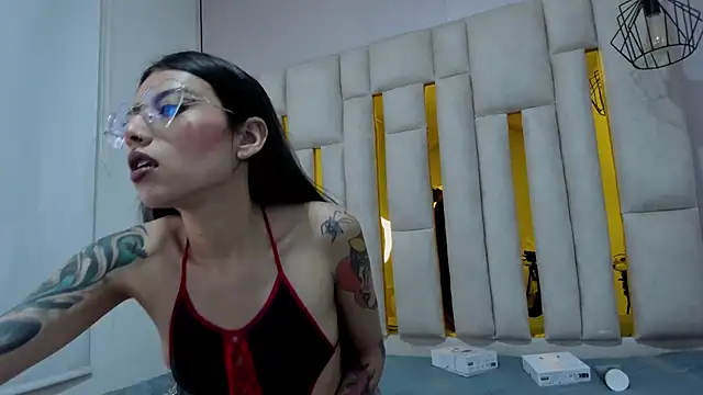 Snapshot of viollettaa_ chatting on 11-16-25, 12:11 viollettaa online show from 11-16-25, 12:11