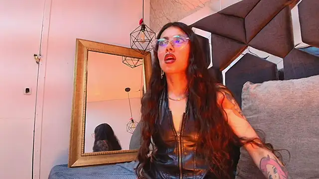 Snapshot of viollettaa_ chatting on 11-30-25, 06:23 viollettaa online show from 11-30-25, 06:23