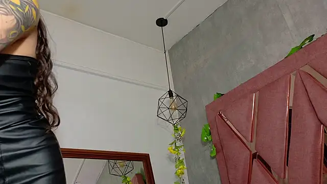 Snapshot of viollettaa_ chatting on 12-05-25, 06:59 viollettaa online show from 12-05-25, 06:59