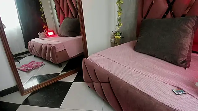 Snapshot of viollettaa_ chatting on 02-06-26, 07:06 viollettaa online show from 02-06-26, 07:06