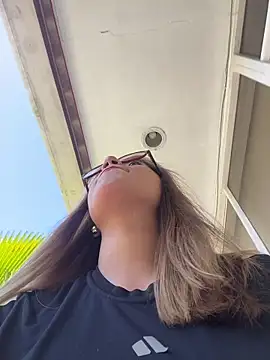 sara calderon online show from 11-01-25, 01:24