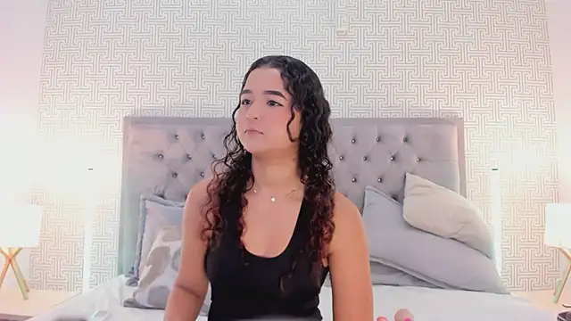 Evaa Lunna  online show from 03-06-26, 08:16