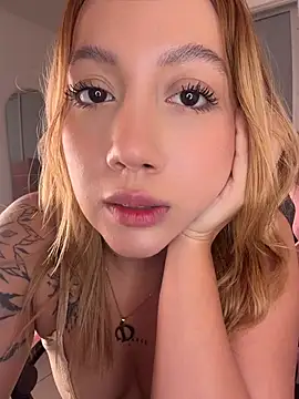 Snapshot of Becca_Johnson_u chatting on 07-27-26, 02:40 Becca Johnson u online show from 07-27-26, 02:40