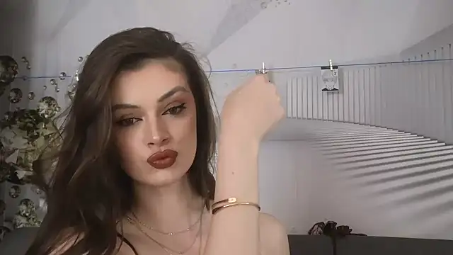 EvoletteLouLou online show from 10-09-25, 01:31