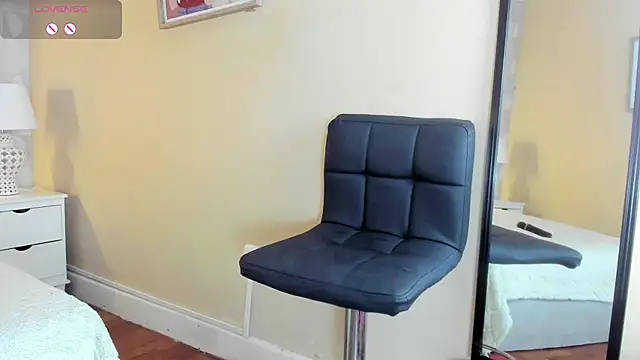 Snapshot of isabella_milf_ chatting on 09-25-25, 07:06 isabella milf online show from 09-25-25, 07:06