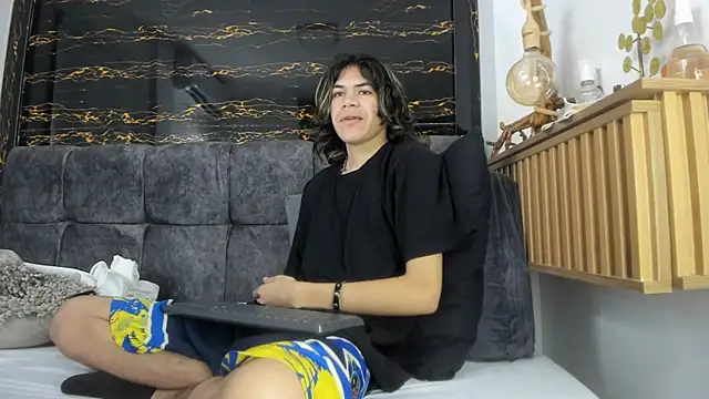 Diamond twink online show from 02-13-26, 01:51