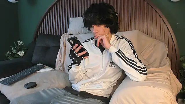 Snapshot of Diamond_twink chatting on 07-17-26, 06:53 Diamond twink online show from 07-17-26, 06:53