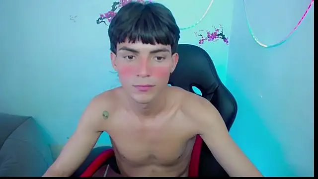 Thommy cute online show from 11-16-25, 01:06