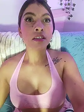 Snapshot of Fox_Roxxan chatting on 06-17-26, 02:25 Fox Roxxan online show from 06-17-26, 02:25