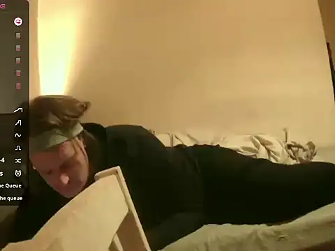 Snapshot of avamaxwell chatting on 09-10-25, 07:25 avamaxwell online show from 09-10-25, 07:25