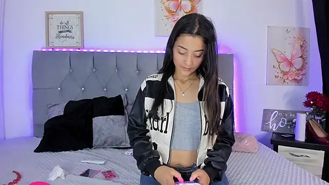 Miss-Alicia online show from 03-18-26, 06:33