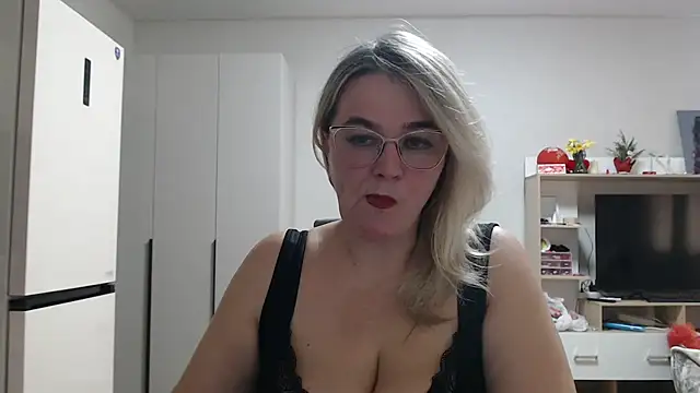 Snapshot of EleanoraDream chatting on 04-30-26, 11:27 EleanoraDream online show from 04-30-26, 11:27