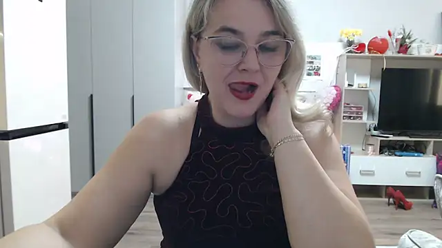 Snapshot of EleanoraDream chatting on 05-02-26, 02:11 EleanoraDream online show from 05-02-26, 02:11