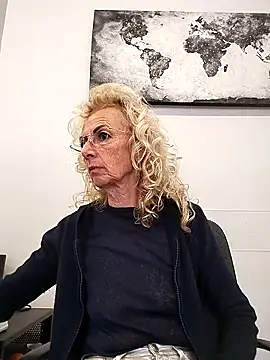 Snapshot of clarabell4 chatting on 02-25-26, 10:25 clarabell4 online show from 02-25-26, 10:25