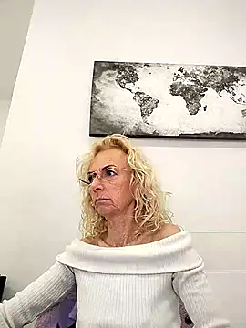 Snapshot of clarabell4 chatting on 02-26-26, 12:15 clarabell4 online show from 02-26-26, 12:15