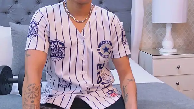 ZoeKrug online show from 11-07-25, 11:43