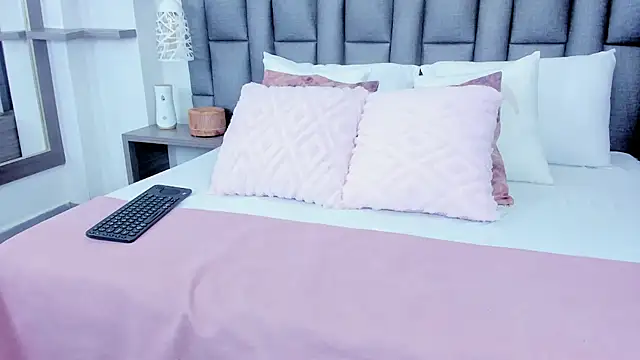 ZoeKrug online show from 02-16-26, 12:23