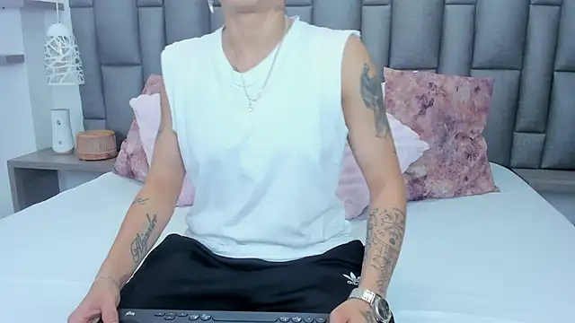 ZoeKrug online show from 02-20-26, 12:27