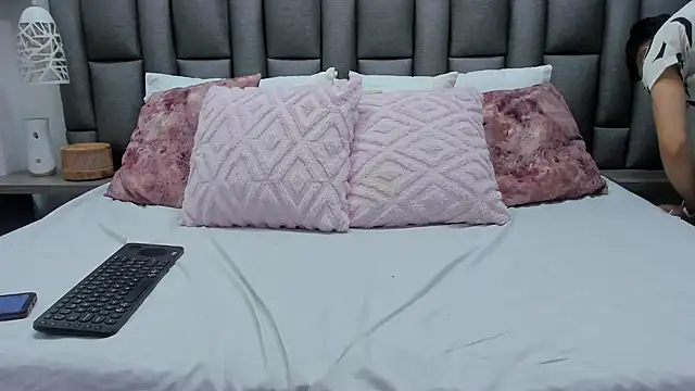 ZoeKrug online show from 02-21-26, 01:12