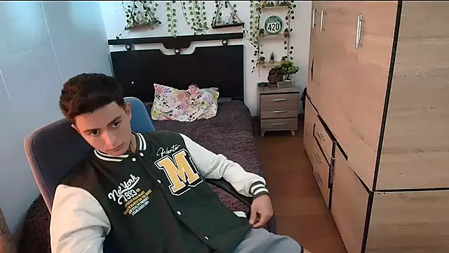 santii ss online show from 06-01-26, 04:09